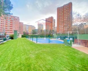 Swimming pool of Flat for sale in  Madrid Capital  with Air Conditioner, Heating and Parquet flooring