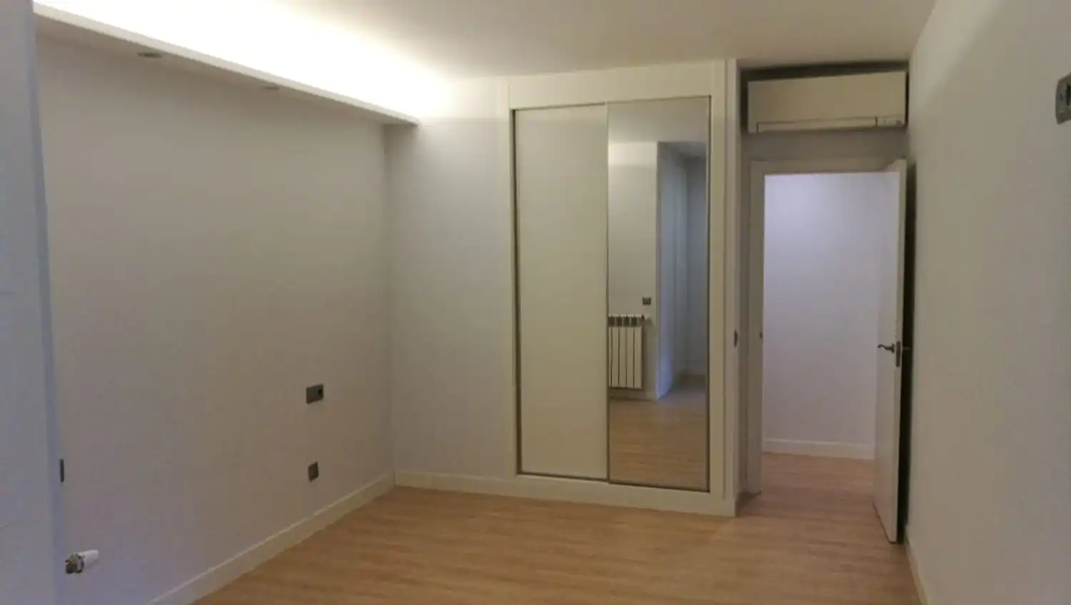 Bedroom of Flat for rent in Madrid  with Air Conditioner, Heating and Parquet flooring