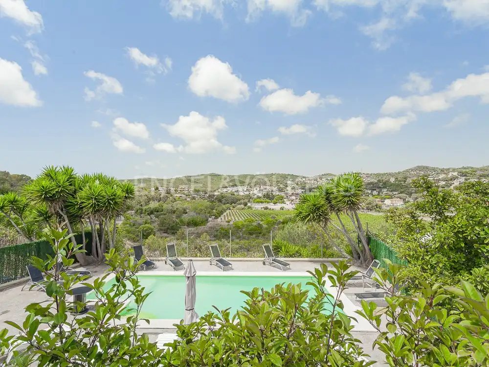 Piscina de Casa o xalet en venda en Cubelles amb Aire condicionat, Calefacció i Jardí privat