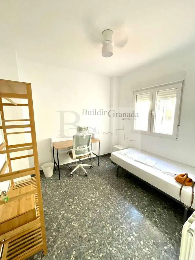 Habitación de Piso de alquiler en Granada con Calefacción, Terraza y Amueblado