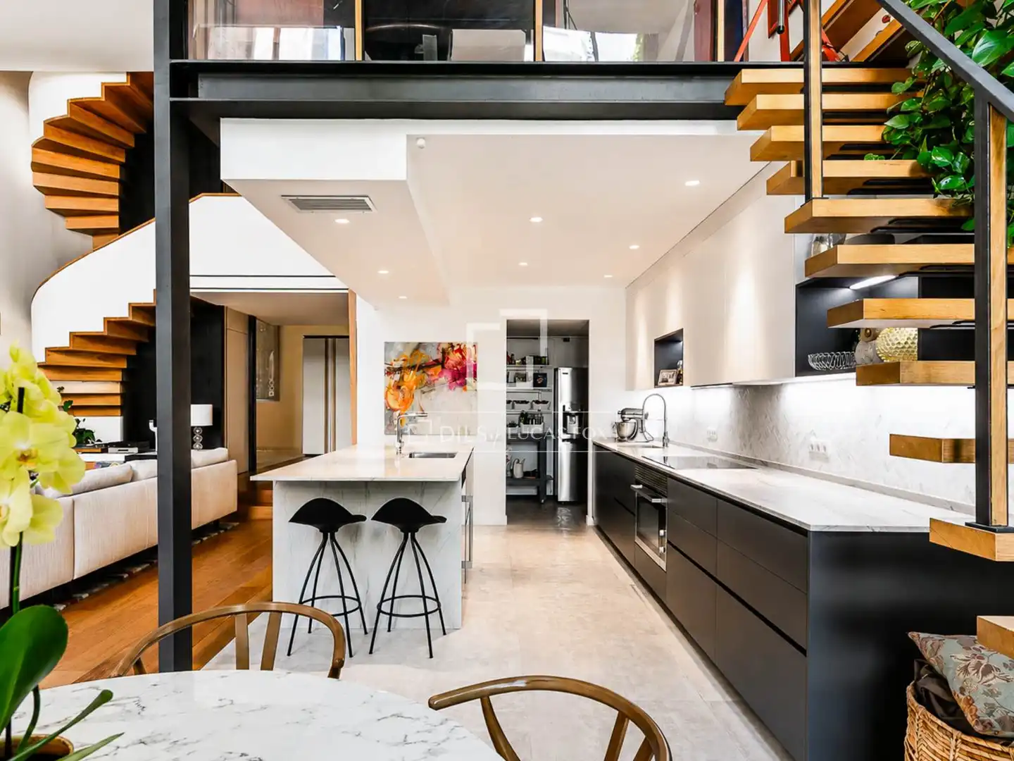 Cuina de Casa o xalet en venda en Barcelona amb Aire condicionat, Jardí privat i Terrassa