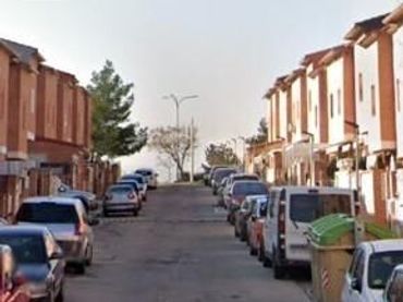 Casa amb jardí en venda a Calle ALBACETE
