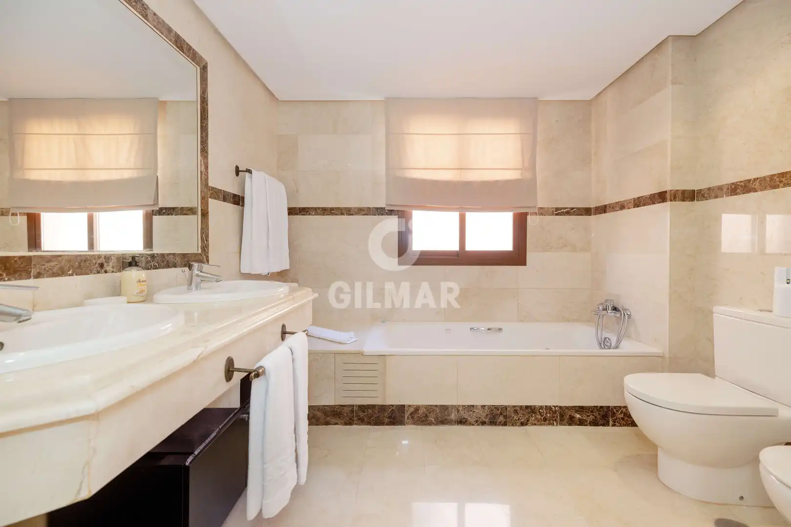 Bany de Apartament en venda en Marbella amb Calefacció, Traster i Piscina