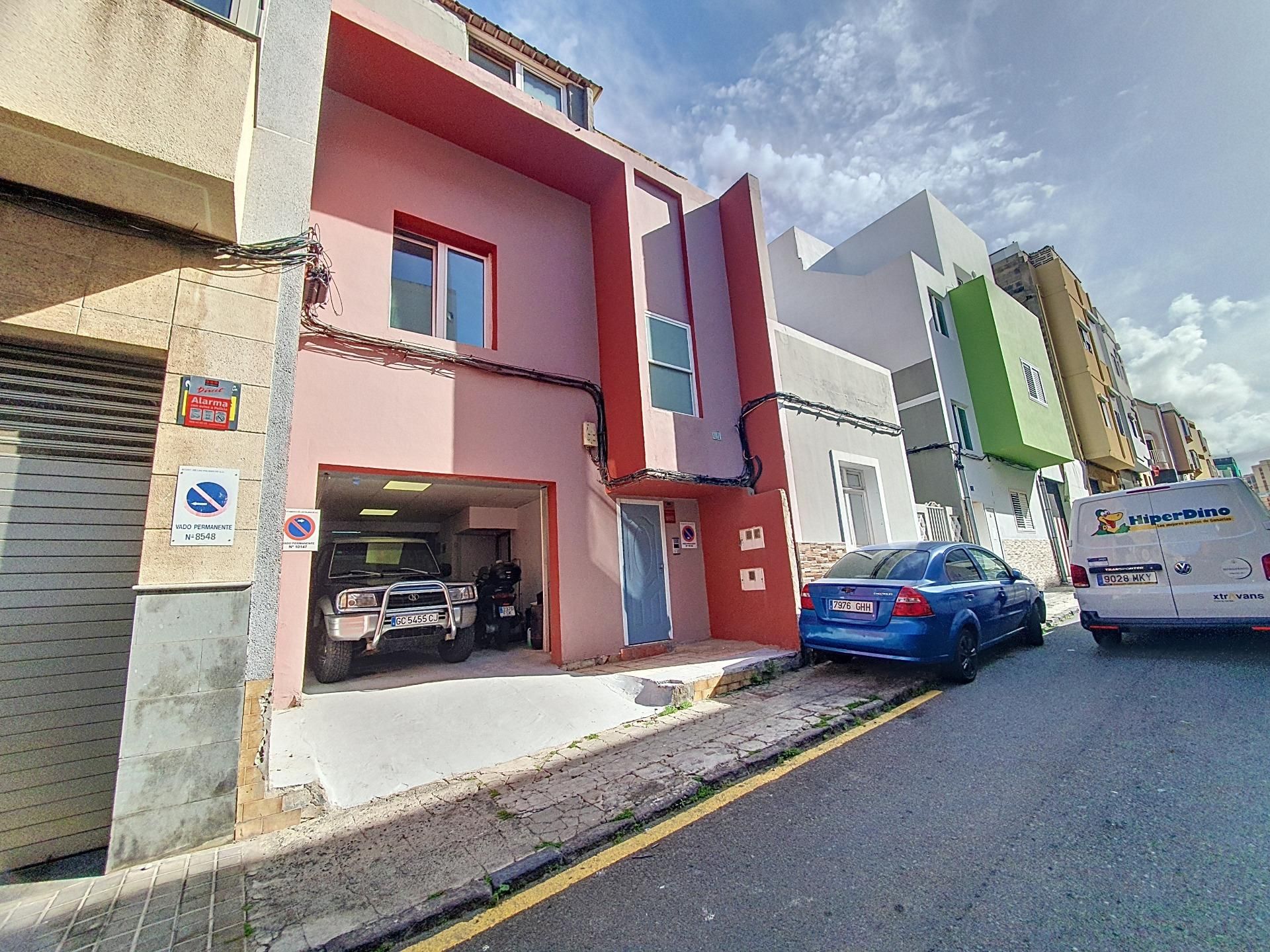 Vista exterior de Casa o xalet en venda en Las Palmas de Gran Canaria amb Terrassa i Balcó