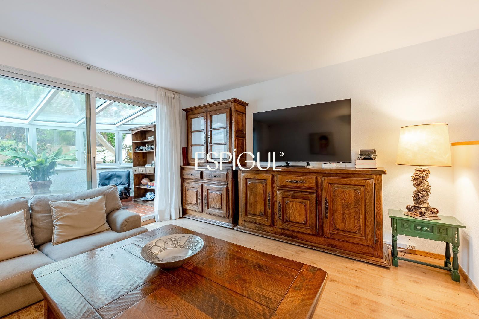 Living room of Single-family semi-detached for sale in Sant Cugat del Vallès  with Air Conditioner, Heating and Parquet flooring