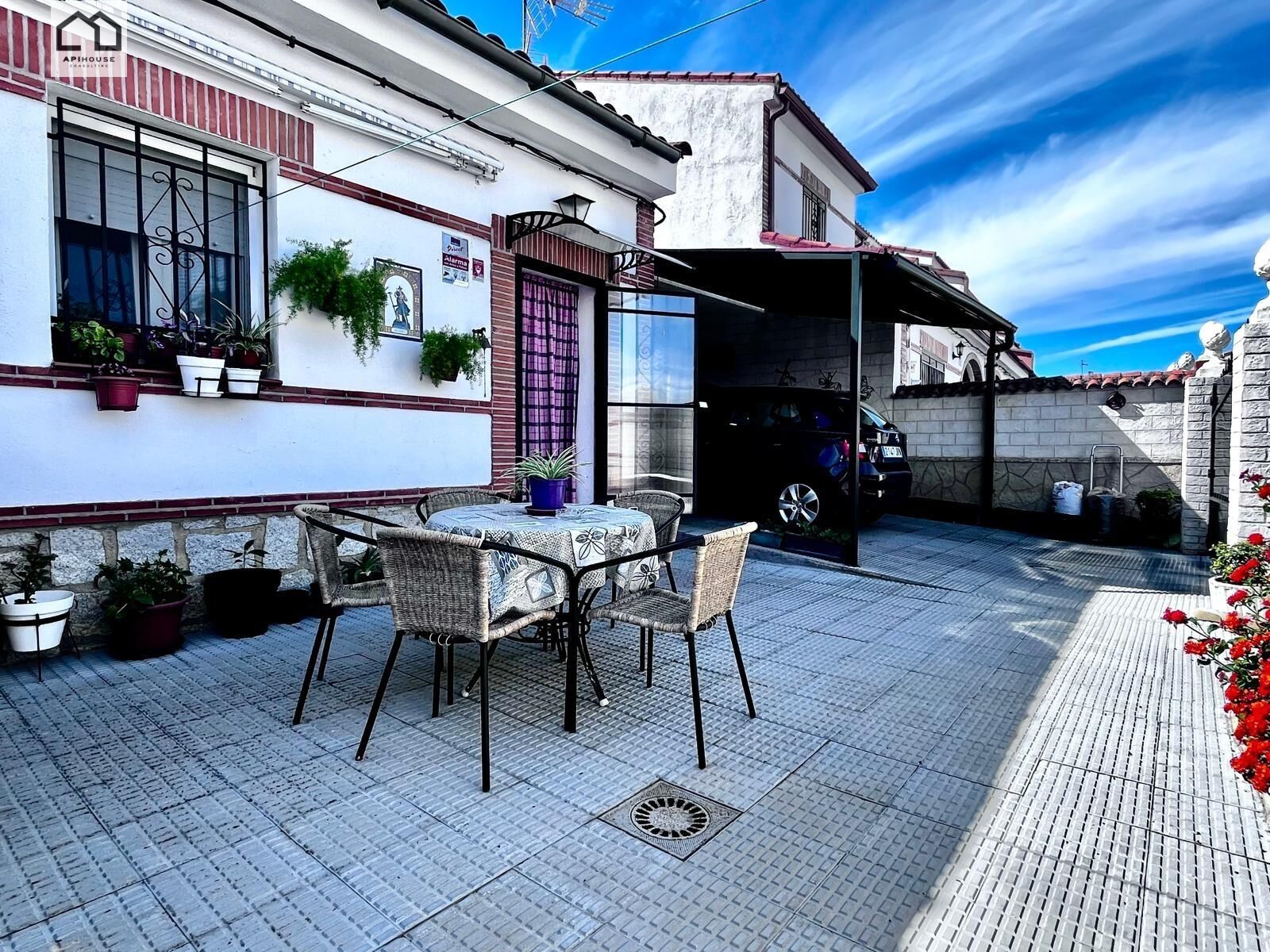 Exterior view of House or chalet for sale in El Casar de Escalona  with Private garden