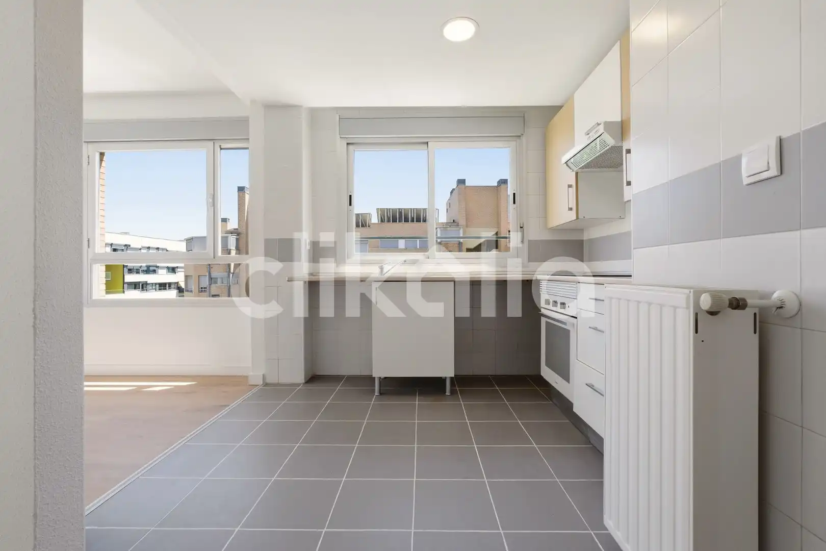 Cocina de Piso de alquiler en Madrid con Calefacción, Trastero y Piscina