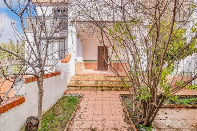 Casa adosada en Venta en Calle BOABDIL, 4 en La Zubia Ciudad
