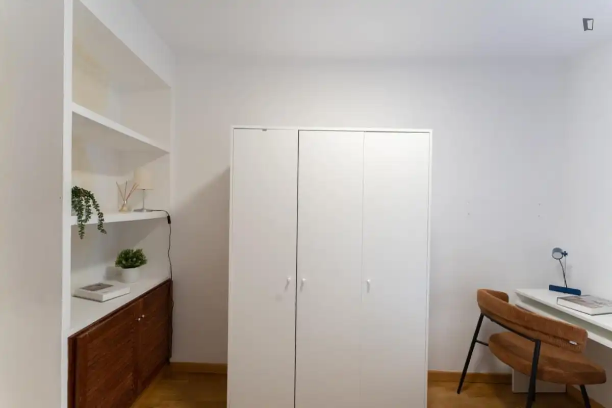 Dormitori de Apartament per a compartir en Madrid amb Calefacció, Moblat i Forn