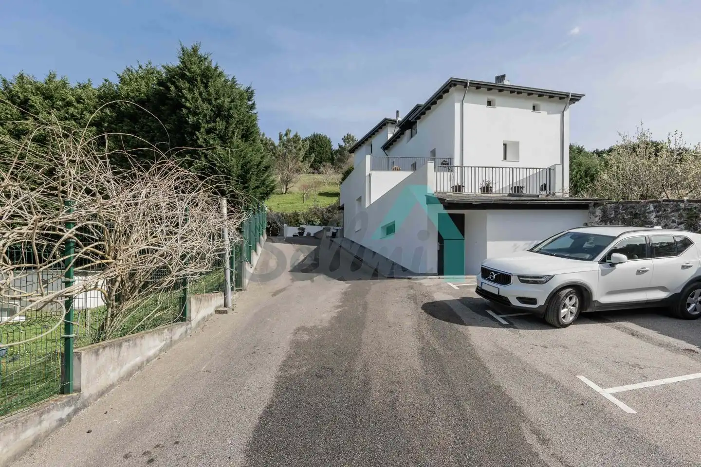 Vista exterior de Casa o xalet en venda en Valdés - Luarca amb Calefacció, Jardí privat i Terrassa