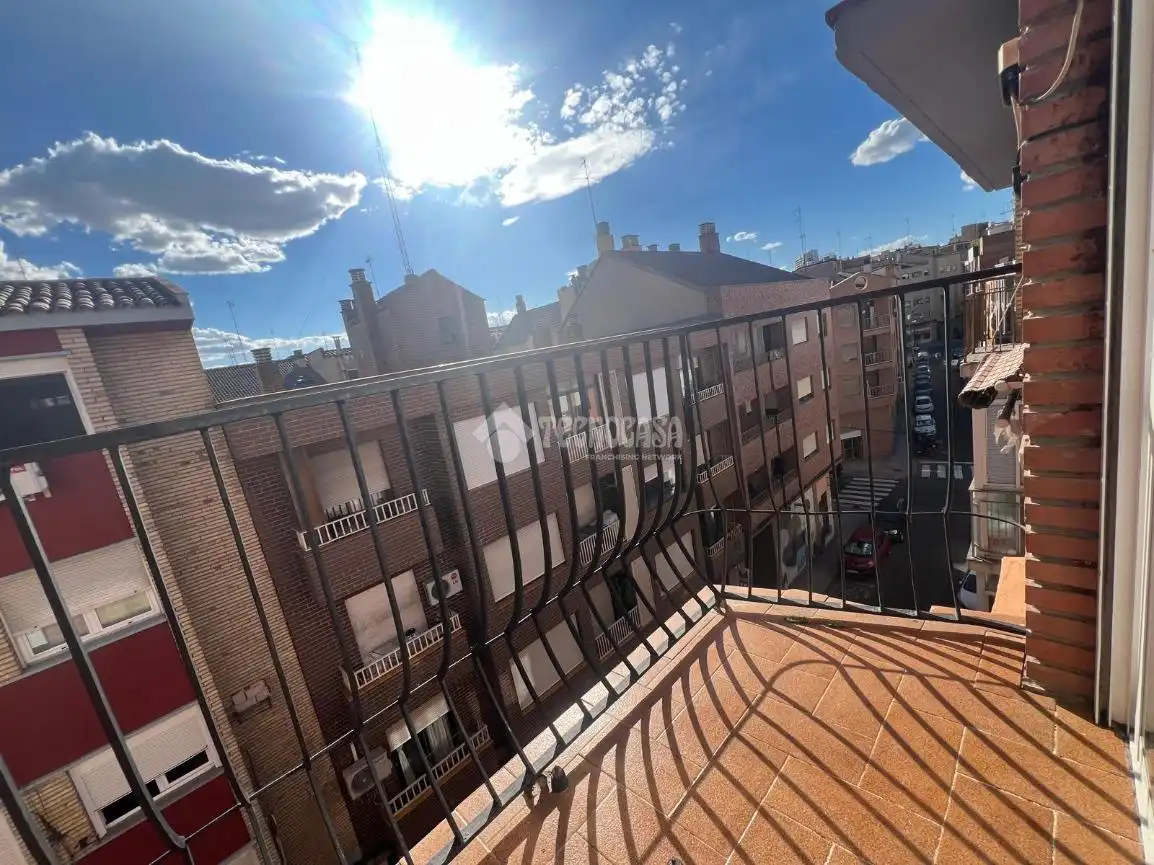 Vista exterior de Piso en venta en Zaragoza con Aire acondicionado y Balcón