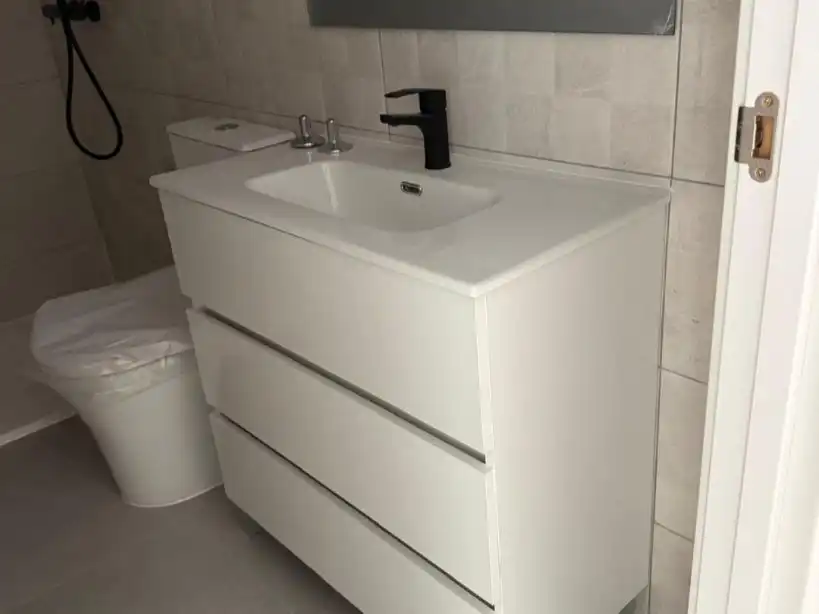 Bany de Pis de lloguer en La Llosa amb Aire condicionat