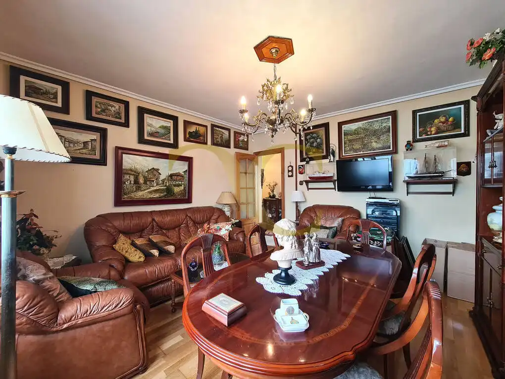 Sala de estar de Piso en venta en Ribadesella con Calefacción y Trastero