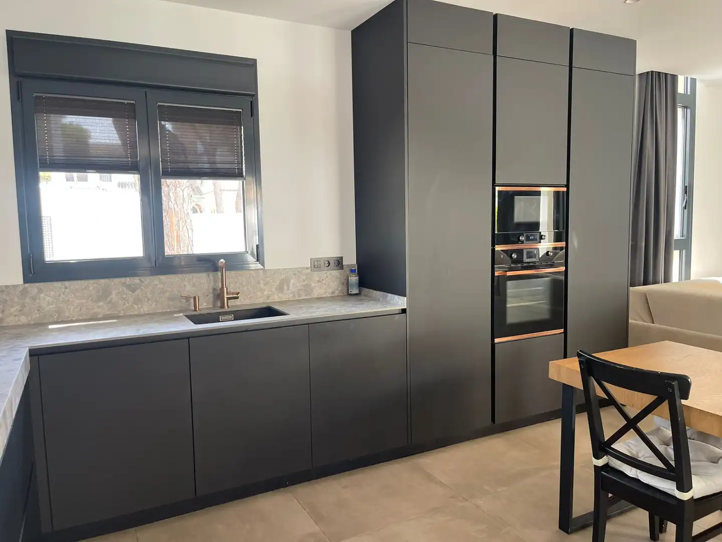 Cocina de Casa o chalet en venta en Chiclana de la Frontera con Aire acondicionado, Calefacción y Jardín privado