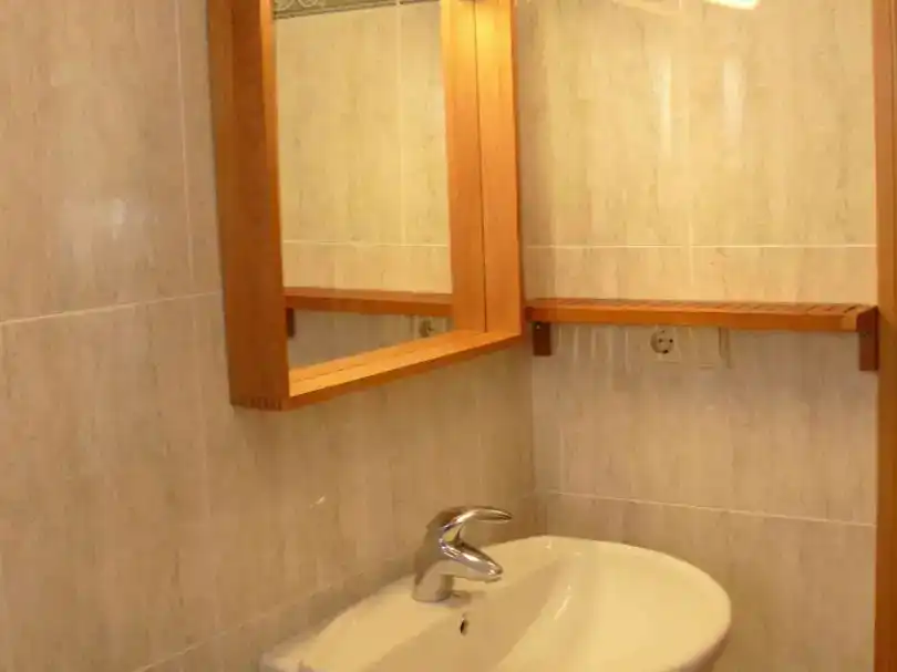 Bathroom of Flat for rent in Cangas del Narcea  with Furnished and Balcony
