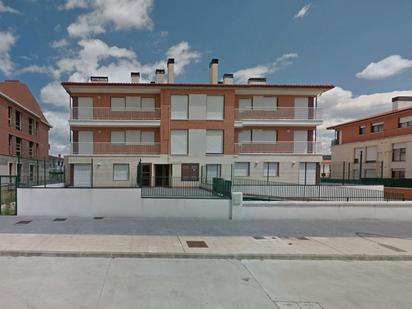Außenansicht von Wohnung zum verkauf in Villalobón mit Heizung, Terrasse und Abstellraum
