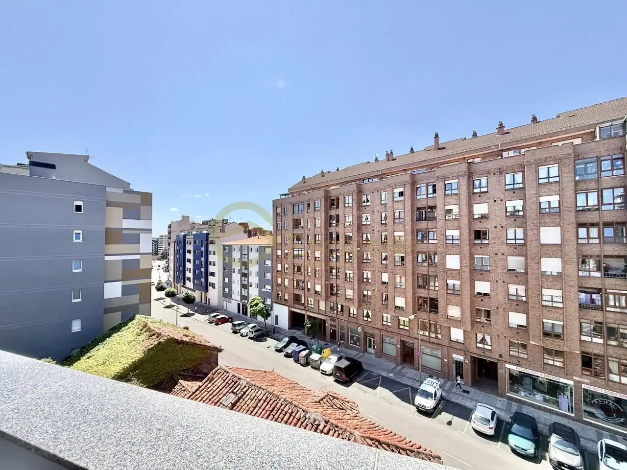 Vista exterior de Àtic en venda en Avilés amb Calefacció, Terrassa i Traster