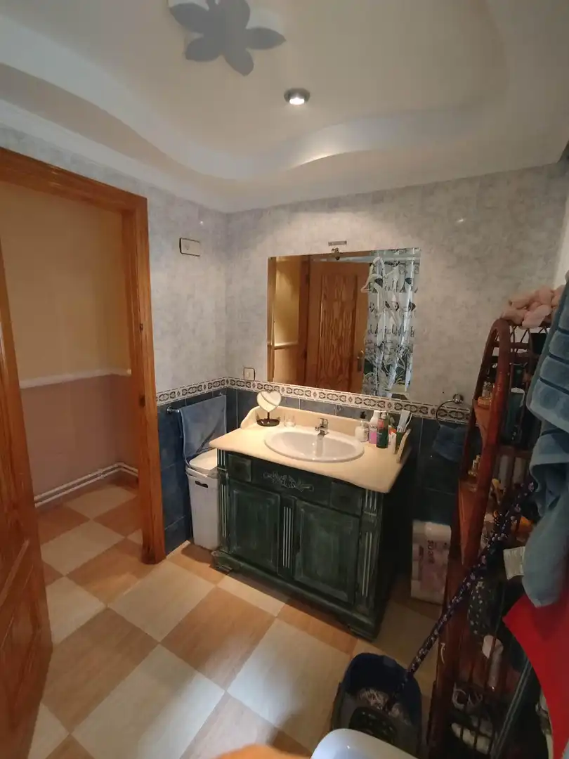 Baño de Piso en venta en Torredelcampo con Calefacción y Trastero