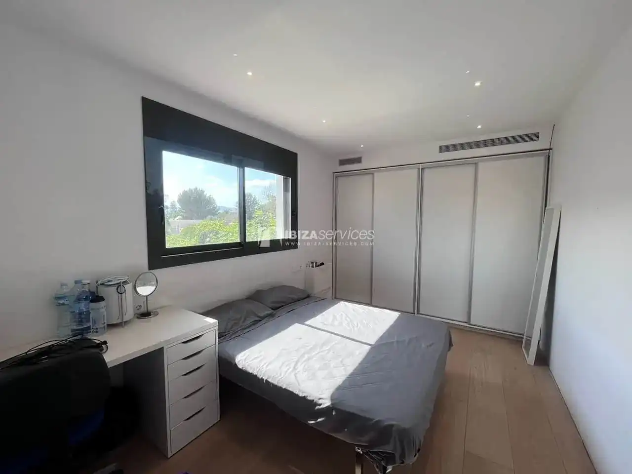 Dormitori de Casa o xalet en venda en Santa Eulària des Riu amb Aire condicionat, Jardí privat i Piscina