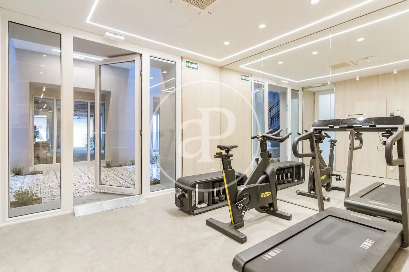 Flat for rent in Madrid  with Air Conditioner, Heating and Storage room
