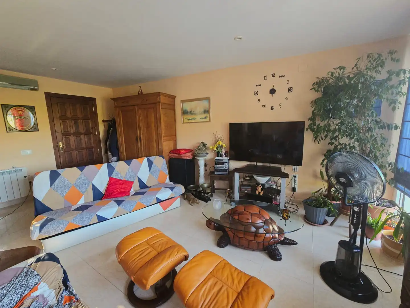 Sala d'estar de Casa o xalet en venda en Mont-roig del Camp amb Jardí privat, Traster i Piscina