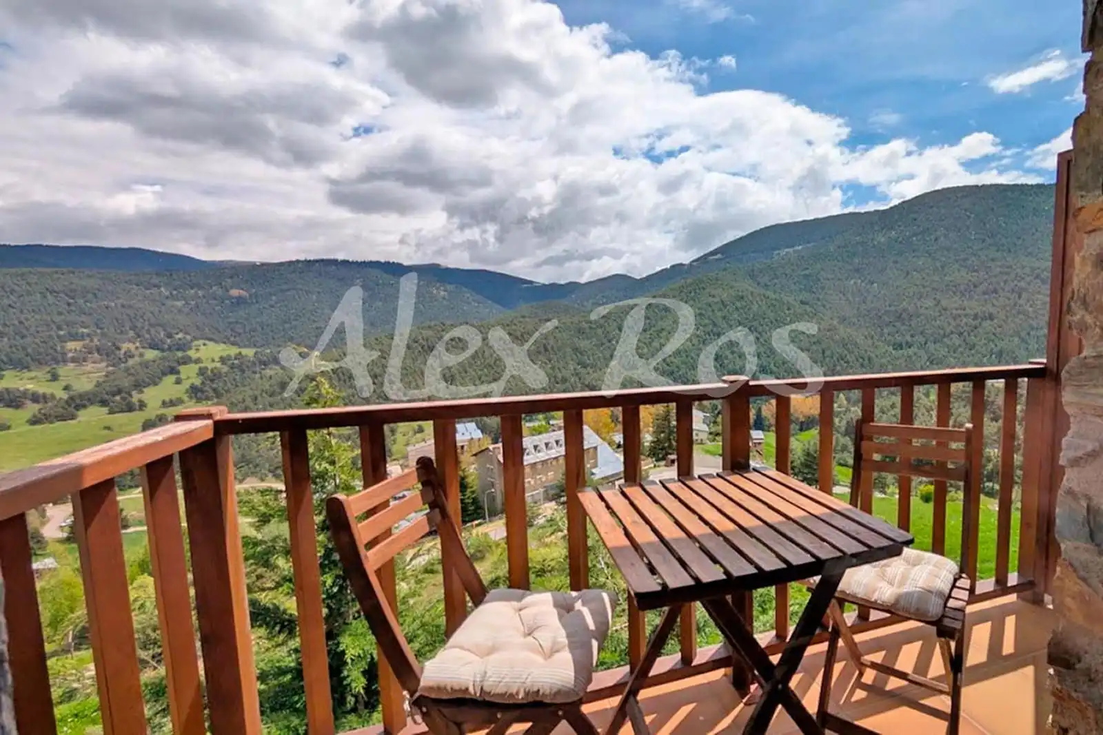 Terrasse von Wohnung zum Verkauf in Alp mit Heizung, Terrasse und Abstellraum