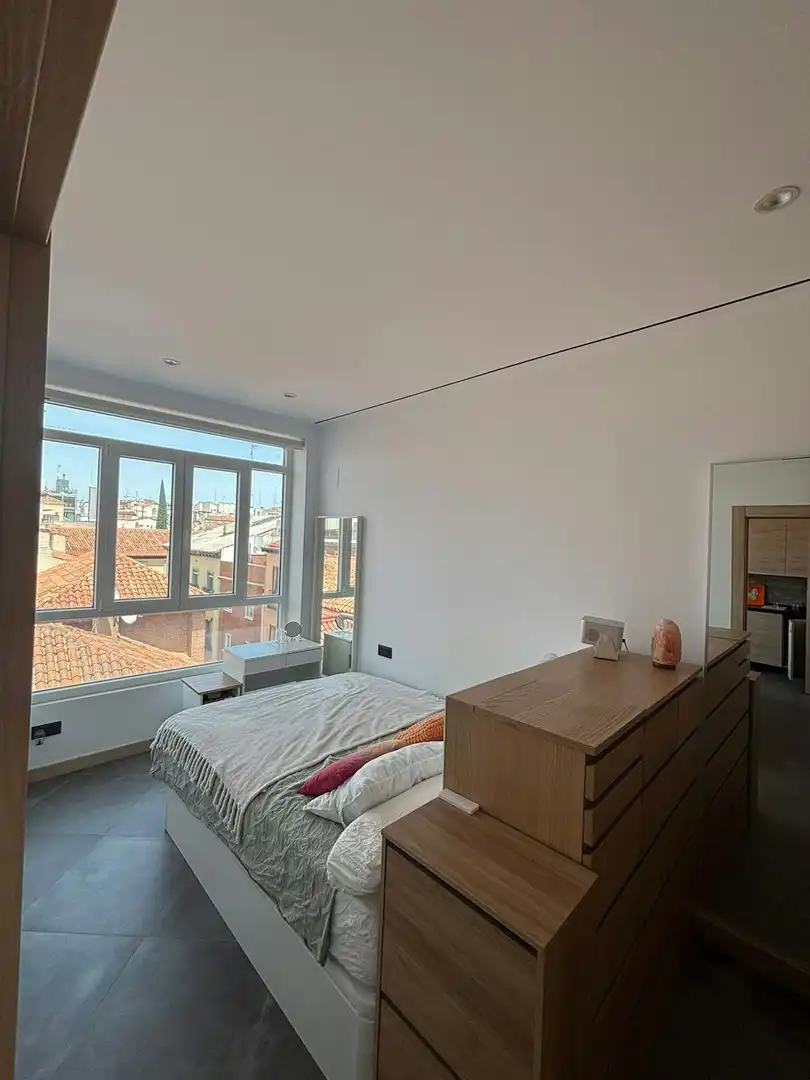 Schlafzimmer von Wohnung zur Miete in Madrid mit Klimaanlage, Heizung und Möbliert