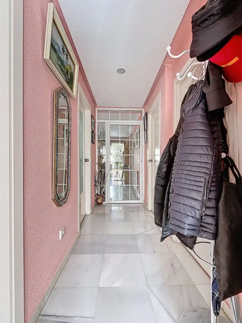 Wohnung zum Verkauf in L'Alfàs del Pi mit Klimaanlage, Privatgarten und Schwimmbad