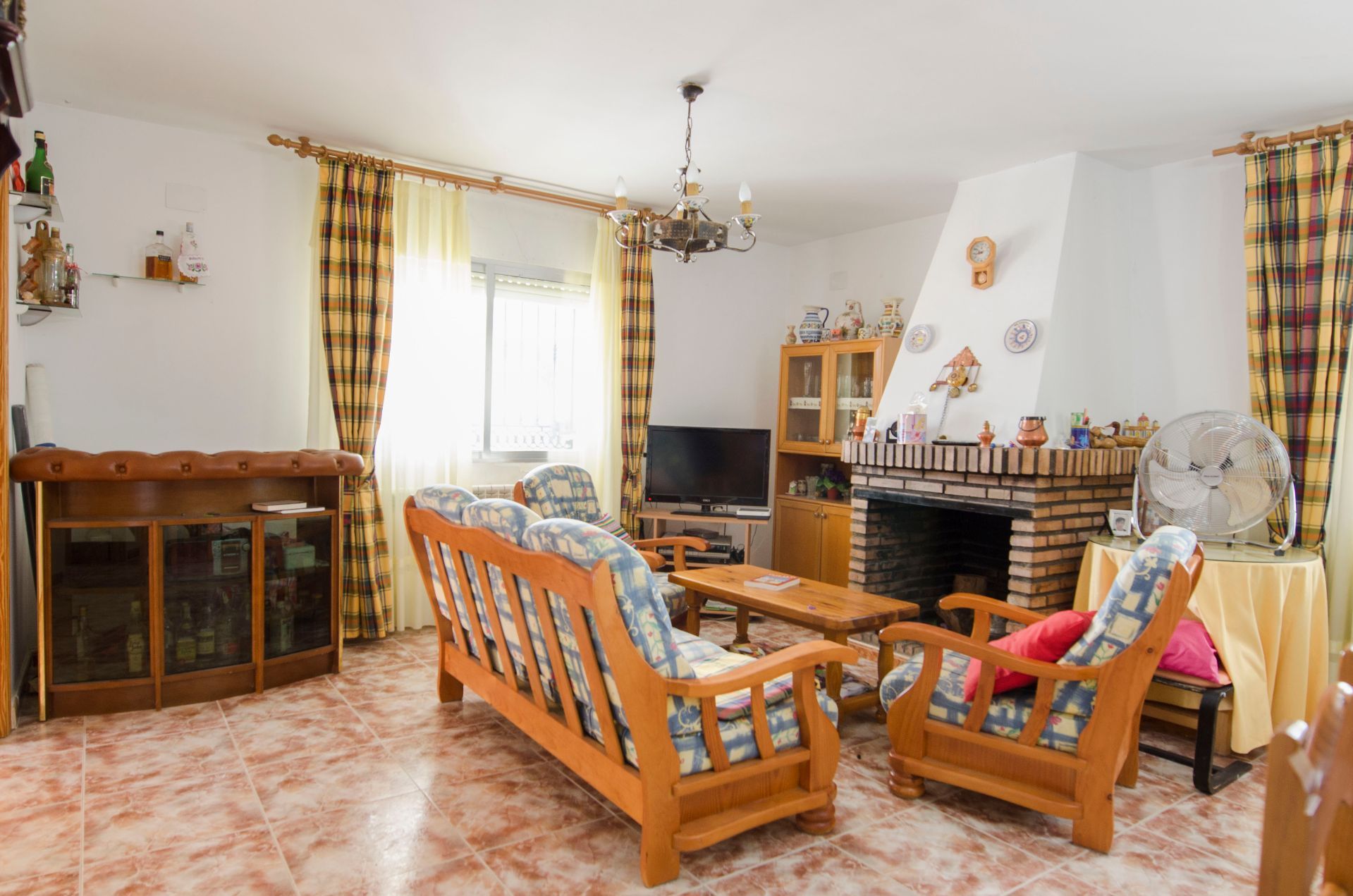 Sala d'estar de Casa o xalet en venda en Quijorna amb Piscina