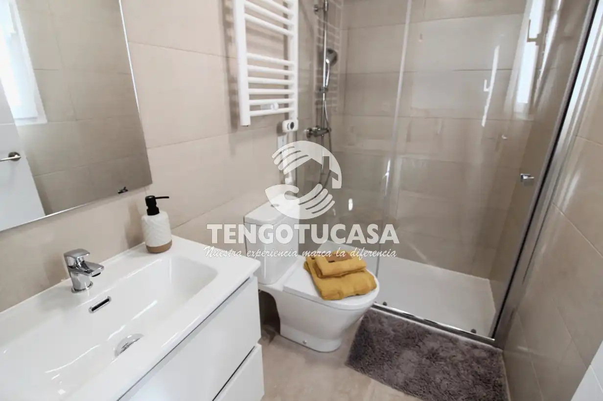 Bathroom of Flat for sale in Madrid  with Air Conditioner, Heating and Furnished
