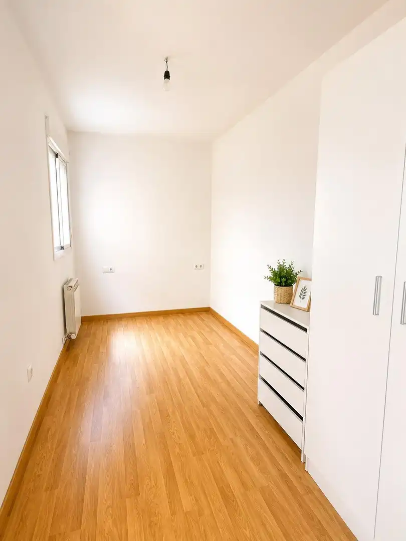 Habitación de Piso en venta en La Zubia