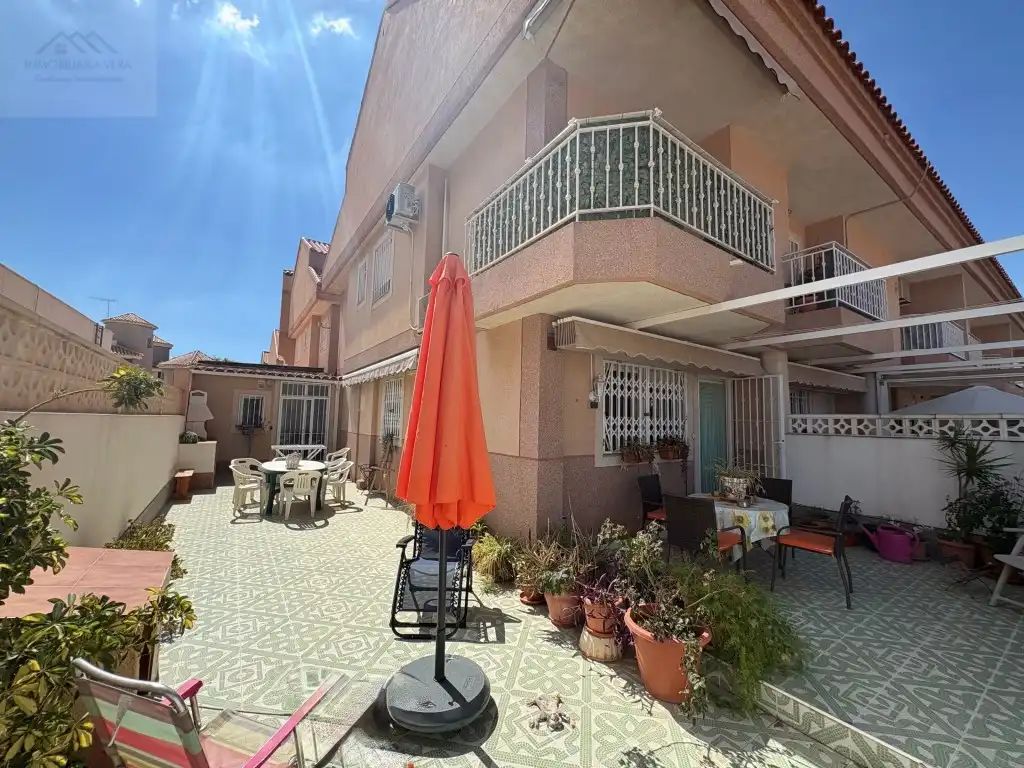 Semi-detached house with terrace for sale in Calle Sierra de las Moreras