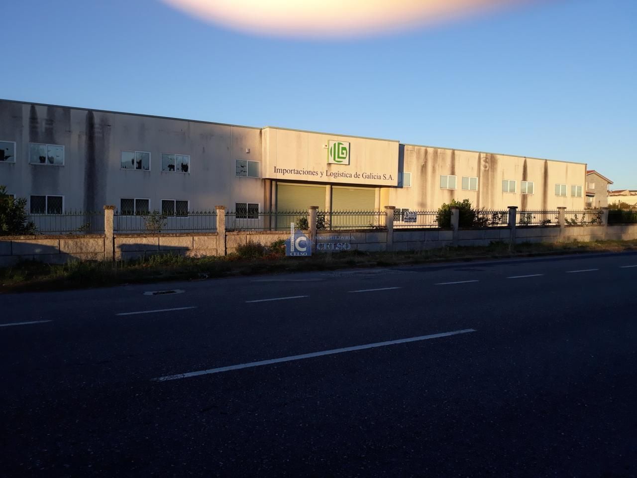 Vista exterior de Nau industrial de lloguer en Coles