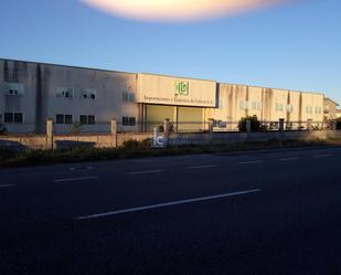 Vista exterior de Nau industrial de lloguer en Coles