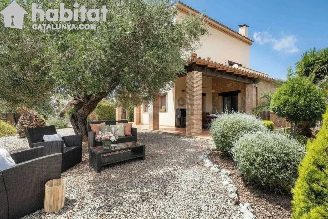 Vista exterior de Casa o xalet en venda en Avinyonet del Penedès amb Jardí privat, Terrassa i Traster