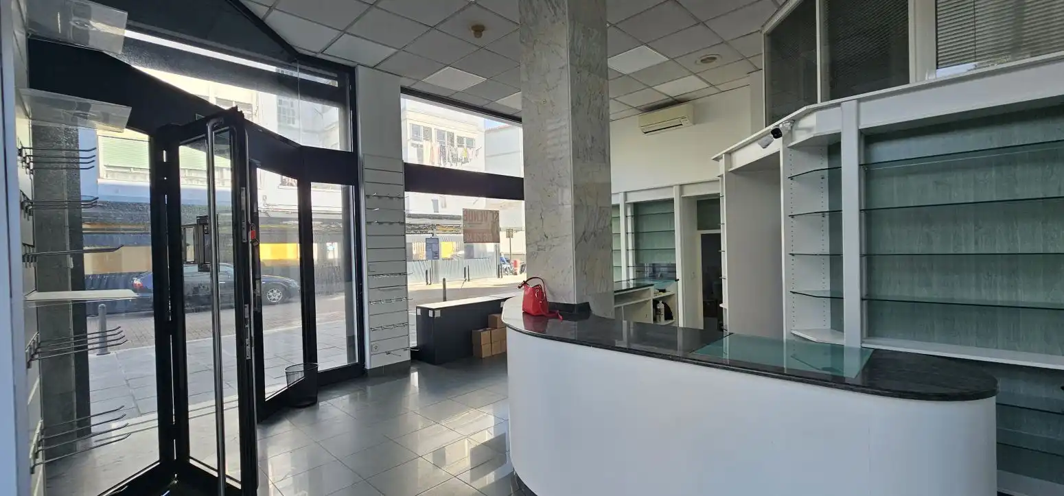 Geschaftsraum zum Verkauf in Torrelavega 