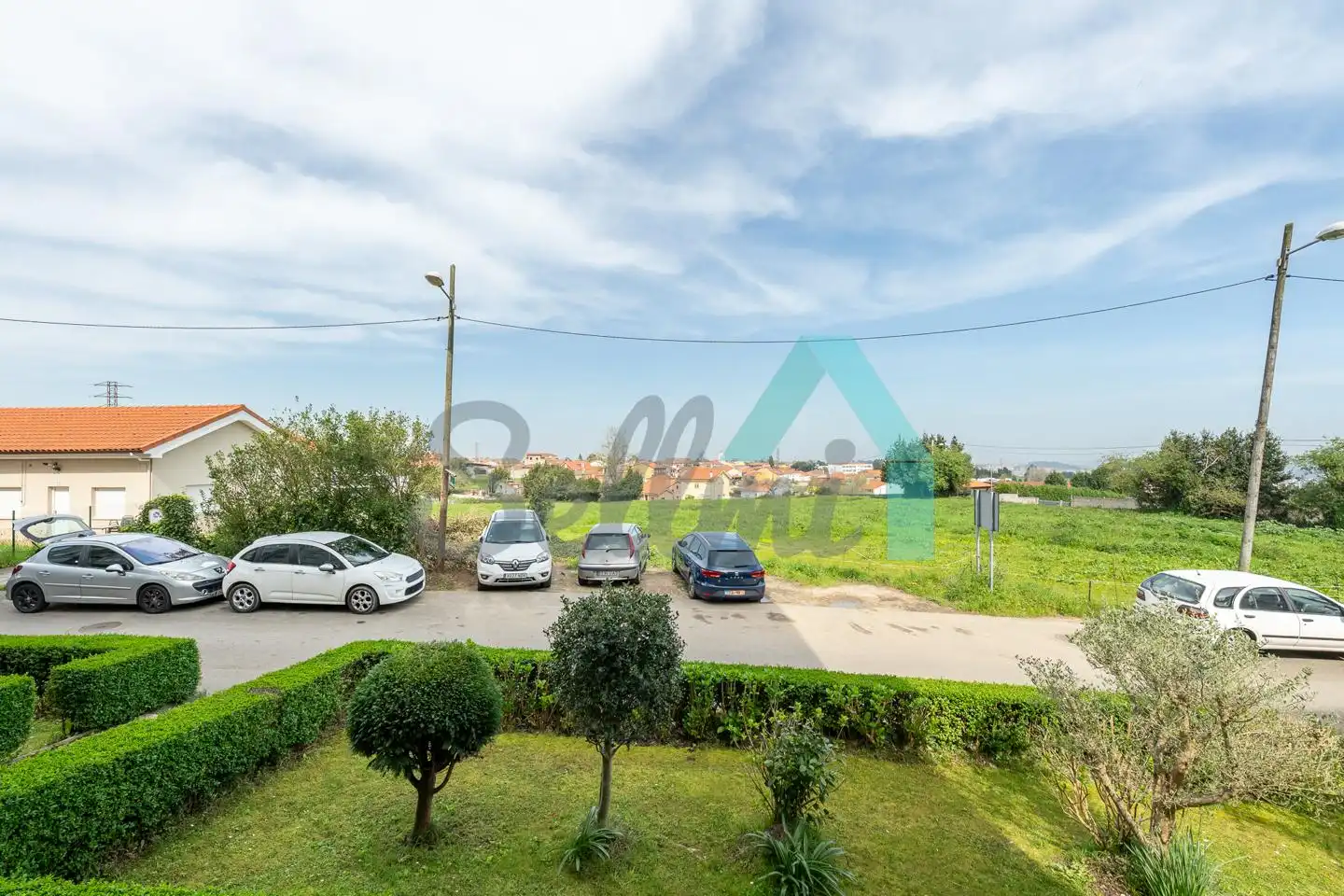 Vista exterior de Planta baja en venta en Avilés con Calefacción, Parquet y Trastero