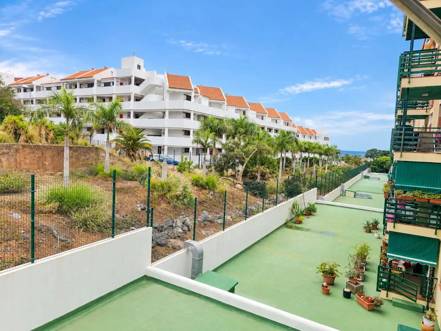 Vista exterior de Pis en venda en Arona amb Terrassa, Piscina i Balcó