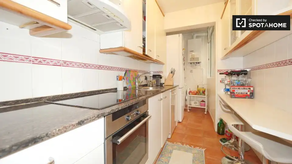Cocina de Piso para compartir en Barcelona con Aire acondicionado, Calefacción y Amueblado