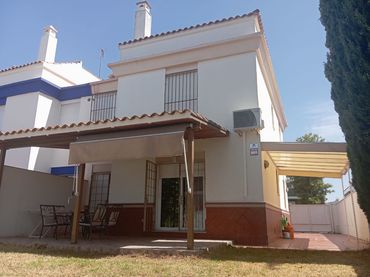 Xalet amb jardí en venda a Calle San Juan de Aznalfarache 8