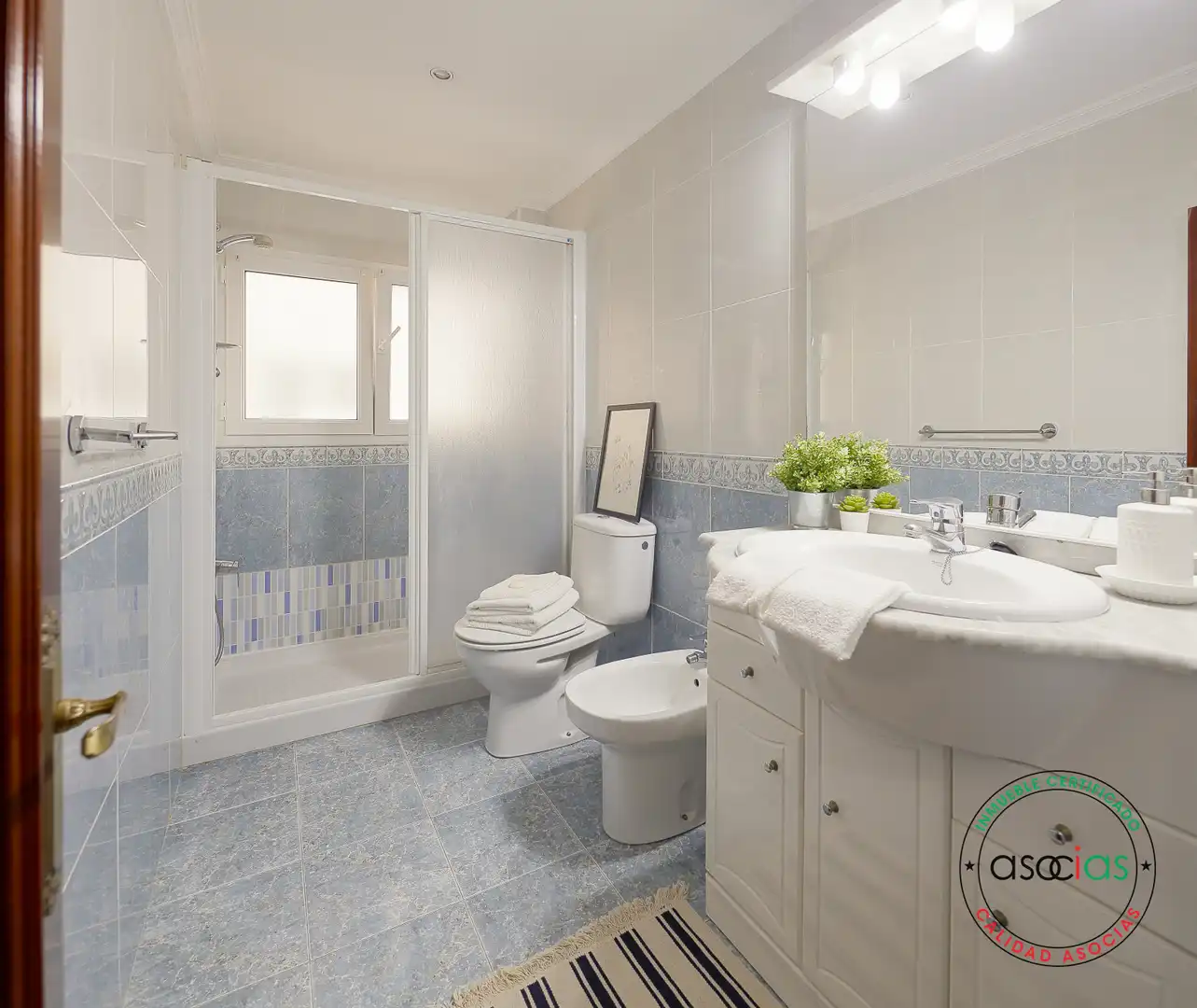 Baño de Piso en venta en Gijón  con Calefacción
