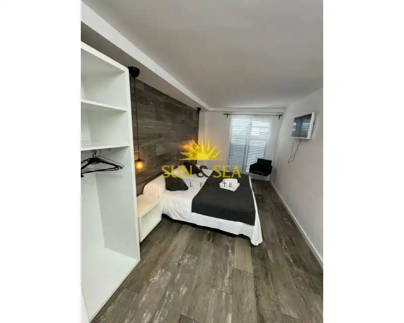 Habitación de Edificio en venta en Santa Pola