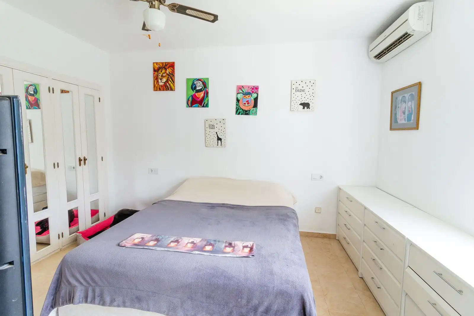 Schlafzimmer von Country house zum Verkauf in Estepona mit Klimaanlage, Privatgarten und Möbliert