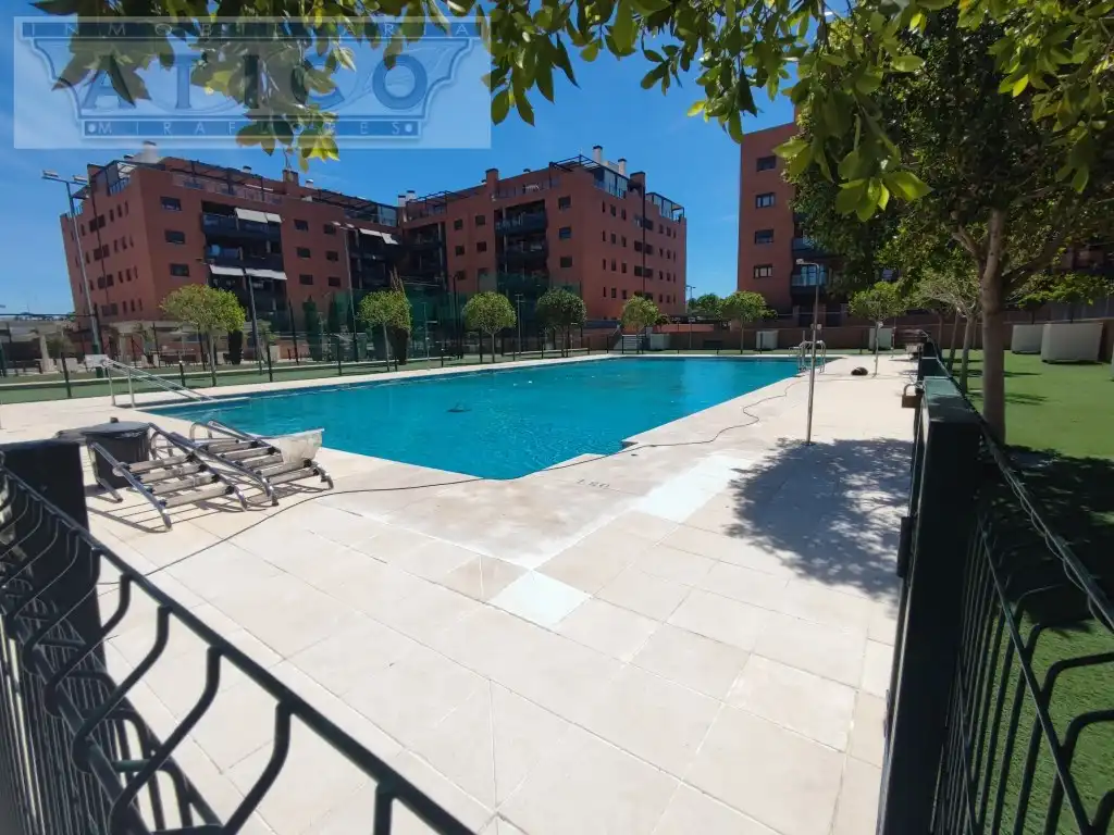 Piscina de Pis de lloguer en Montequinto amb Aire condicionat, Moblat i Forn