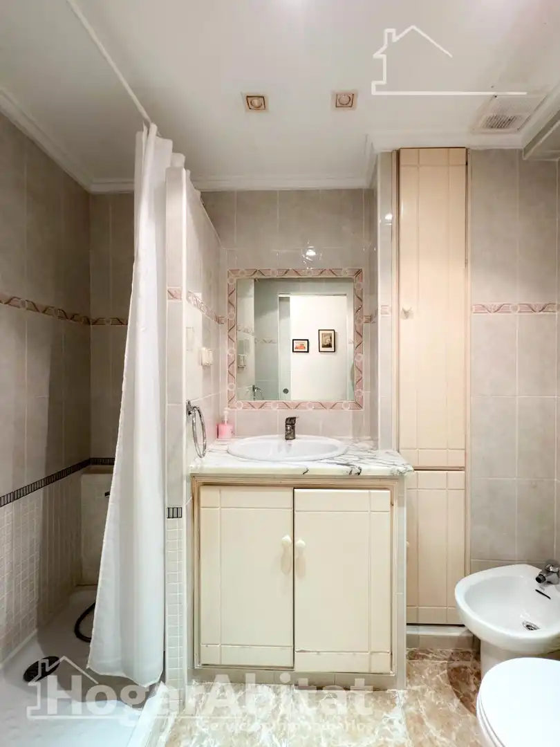 Bathroom of Flat for sale in Paterna  with Terrace and Balcony