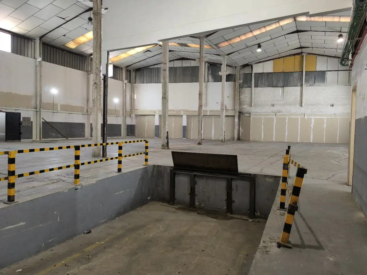 Fabrikhallen zum Verkauf in Sant Boi de Llobregat
