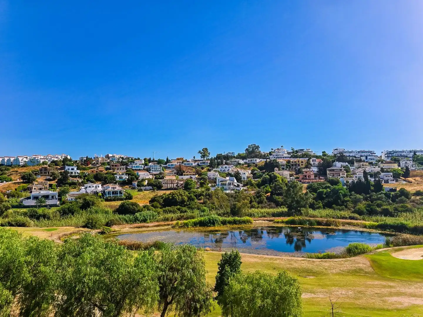 Vista exterior de Piso en venta en Estepona con Aire acondicionado, Terraza y Balcón
