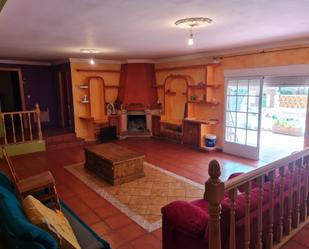 Sala d'estar de Casa o xalet en venda en La Pedraja de Portillo  amb Jardí privat, Terrassa i Traster