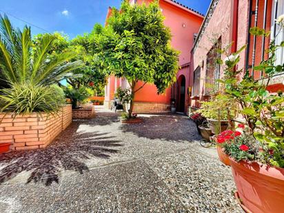 Jardí de Casa o xalet en venda en Cerdanyola del Vallès amb Aire condicionat i Terrassa