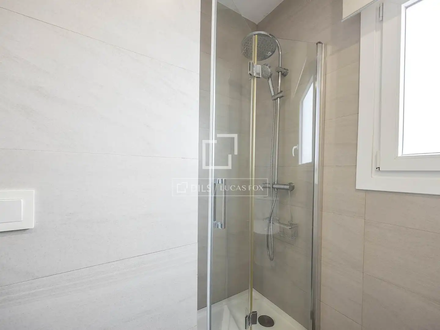 Baño de Ático de alquiler en Valencia con Aire acondicionado, Parquet y Terraza